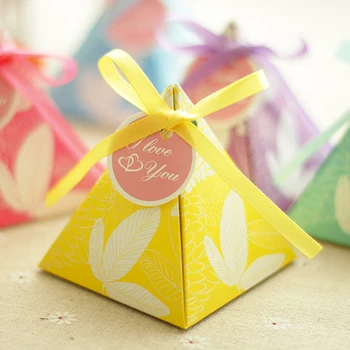 (50 ks/lot) Svadobný Kvetinový Trojuholníkového tvaru Pyramídy Candy Box Baby Sprcha Krst Darčekovej krabičke So Stuhou Na Party Láskavosti B033