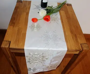 Hot Predaj Elegantný Dizajn Polyester strieborné Výšivky Stôl Runner poly slub Vyšívaný Kvetinový 33X178CM