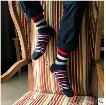 10PCS=5 párov mens farebné pruhované mužov ponožky jar a jeseň, bavlnené ponožky PRUHOVANÉ PONOŽKY MÓDNE farebné mužov šaty ponožky