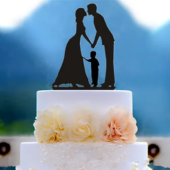 Rodina Siluetu bozkávanie nevestu a ženícha s chlapec svadobnú tortu vňaťou akryl narodeninovú tortu, mulčovače