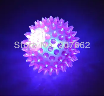 Doprava zadarmo 5,5 cm gumy LED blikajúce lopta odrazí loptu Elastické Spike LED Flash Light Masážne Loptu Zábavné Hry Strany Prospech Darček