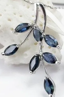Prírodné dark blue sapphire gem prívesok S925 striebro Prírodný drahokam Prívesok módny Náhrdelník Elegantné listy ženy strany šperky